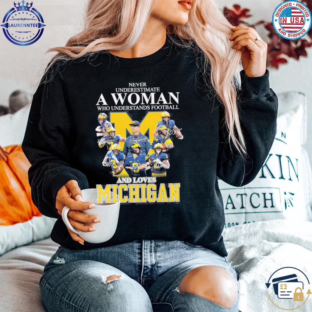 Never underestimate a women who understands football and loves Cincinnati  Bengals t-shirt, hoodie, sweater and v-neck t-shirt